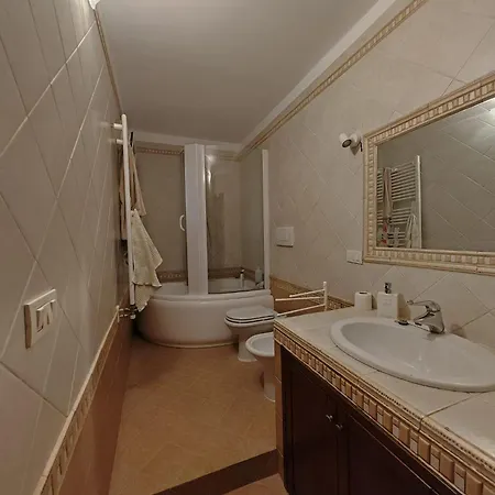 Helga's Howme Apartment Bari
